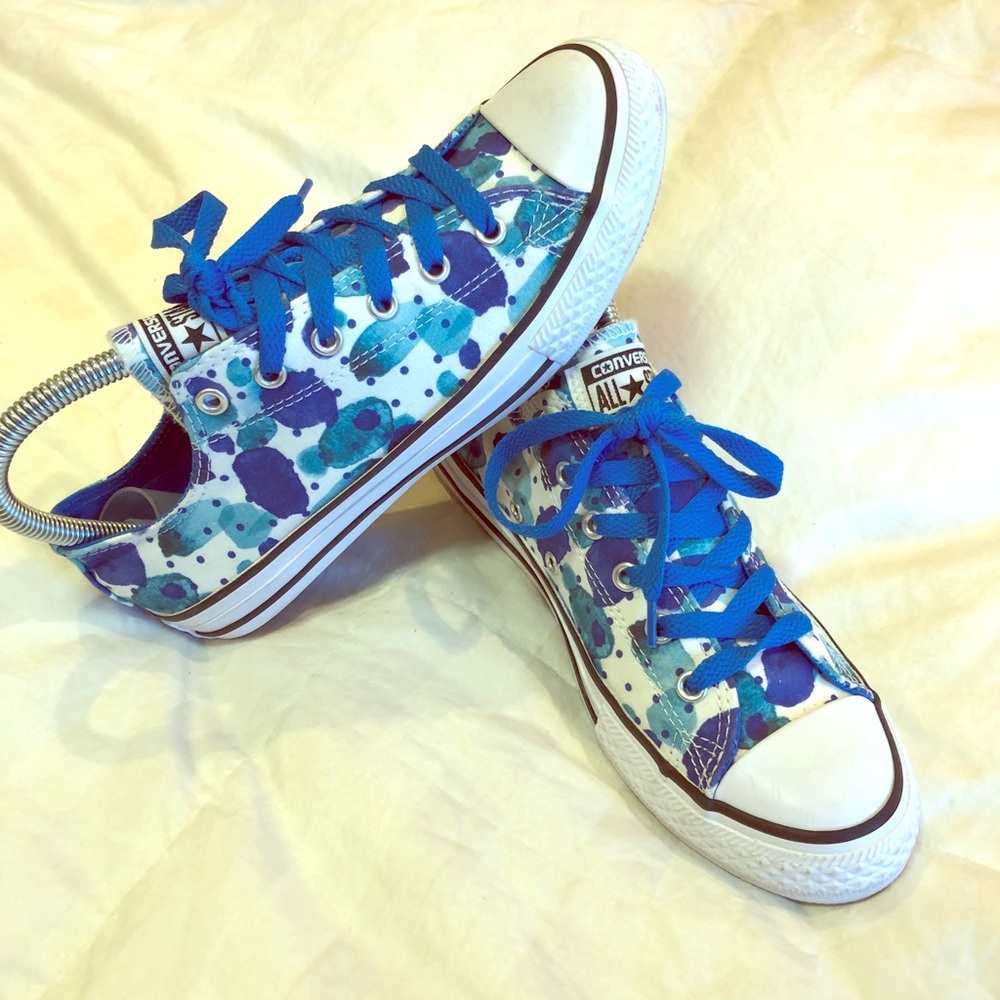 NEW Converse Sneakers / Never Worn